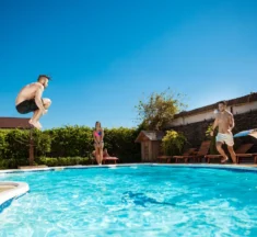 How To Pick The Right Swimming Pool For Your Home